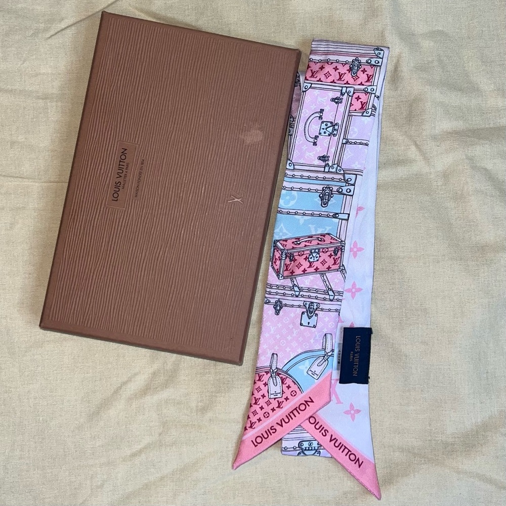 Authentic Louis Vuitton 100% Silk Twilly/Bandeau/Scarf Like New